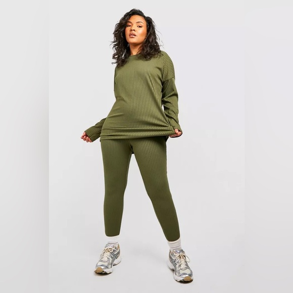 Boohoo Plus Tops - 💚Boohoo Women's Khaki Green Ribbed Top